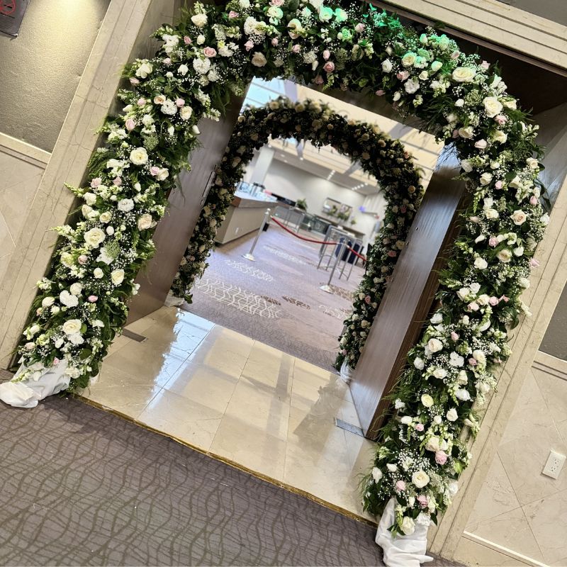 Evento de Fin de Año con Arreglos Florales