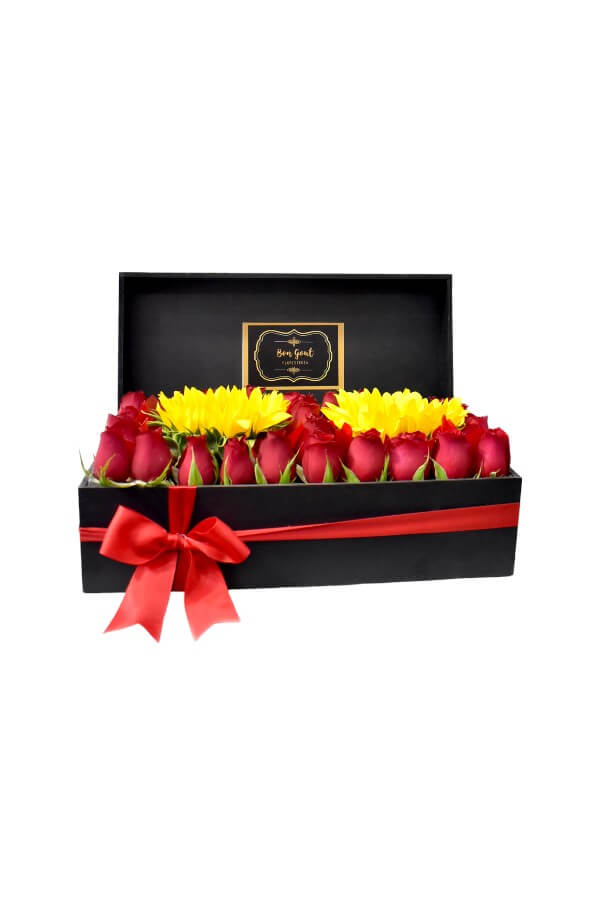 Arreglo Floral Con Rosas Rojas y Girasol #color_Rojo