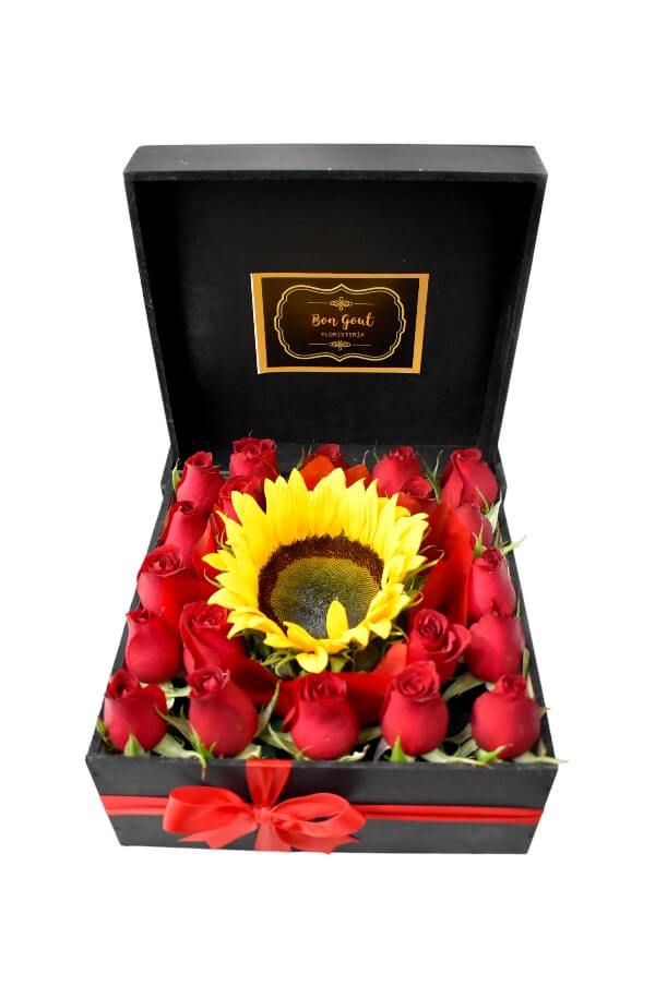Arreglo Floral Con Rosas Rojas y Girasol #color_Rojo