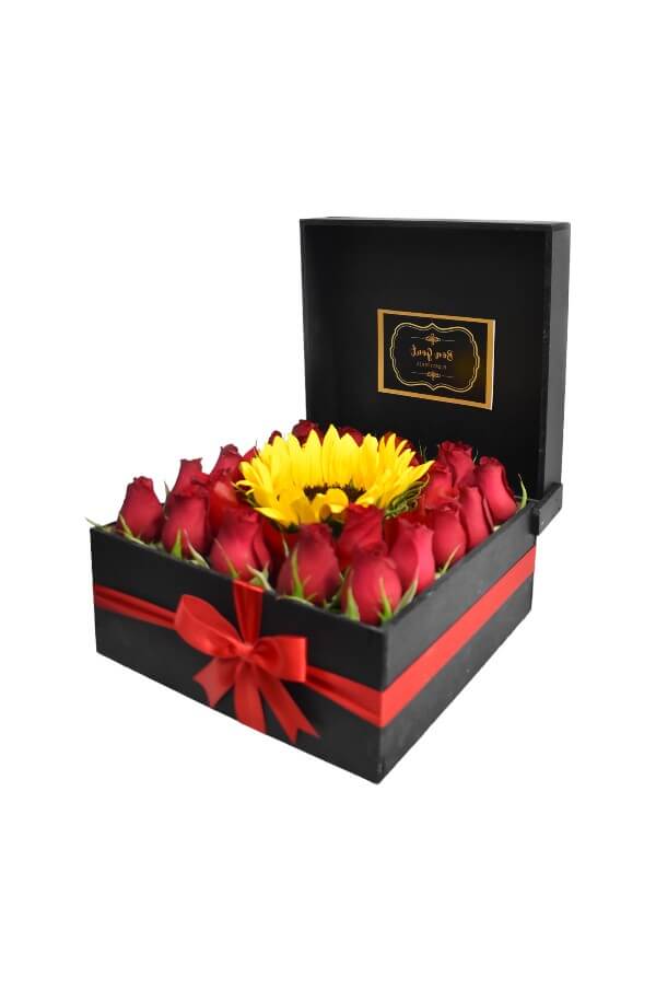 Arreglo Floral Con Rosas Rojas y Girasol #color_Rojo