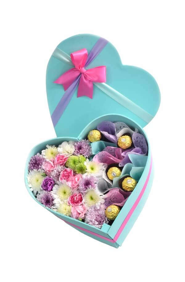 Arreglo Floral En forma de Corazon con Flor Variada #color_Verde Agua