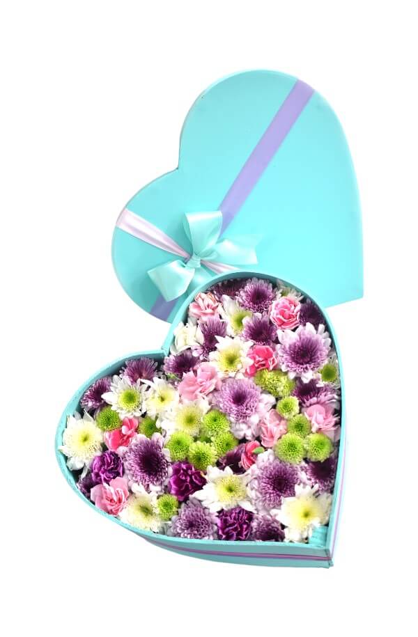 Arreglo Floral En forma de Corazon con Flor Variada #color_Verde Agua