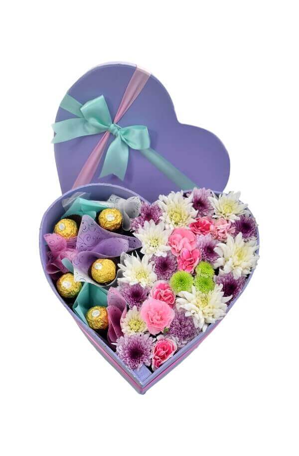 Arreglo Floral En forma de Corazon con Flor Variada #color_Lila