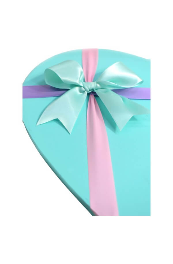 Arreglo Floral En forma de Corazon con Flor Variada #color_Verde Agua