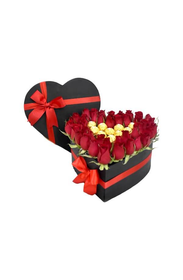Arreglo Floral En forma de corazon con Rosas rojas y chocolate ferrero #color_rojo