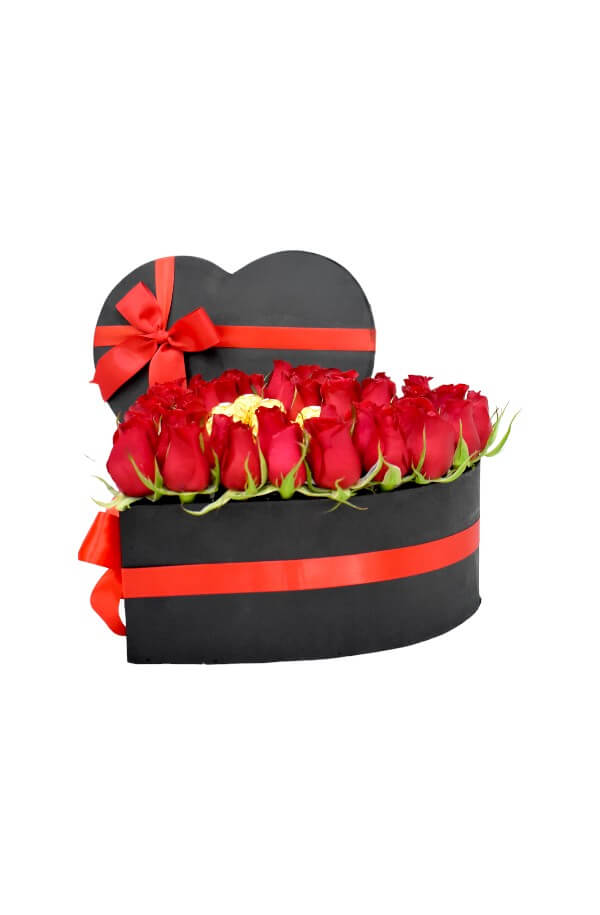 Arreglo Floral En forma de corazon con Rosas rojas y chocolate ferrero #color_rojo