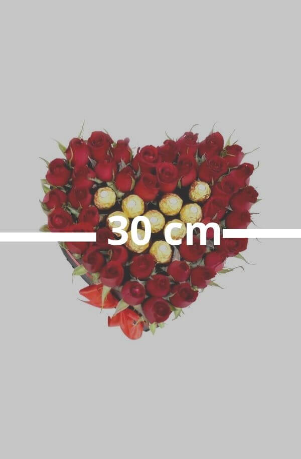 Arreglo Floral En forma de corazon con Rosas rojas y chocolate ferrero #color_rojo