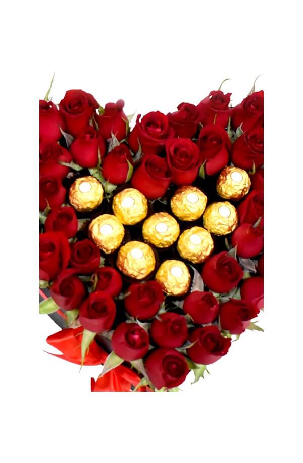 Arreglo Floral En forma de corazon con Rosas rojas y chocolate ferrero #color_rojo