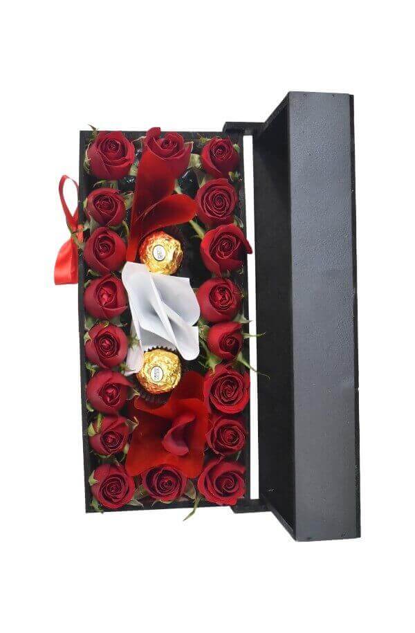 Arreglo Floral con Rosas Rojas y chocolates #color_Rojo