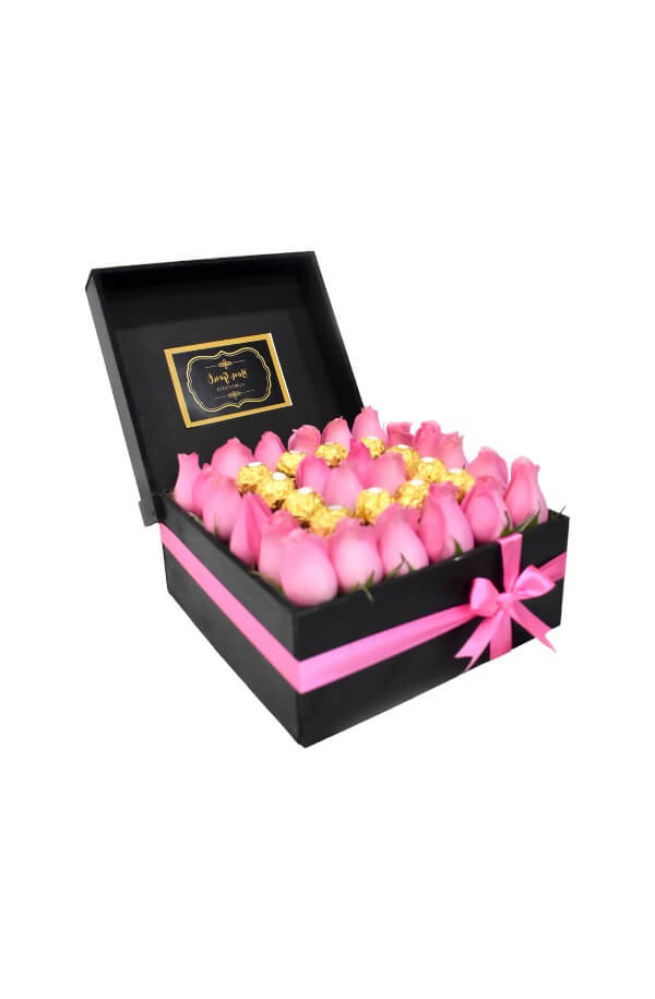 Arreglo Floral con Rosas Rosas y chocolate ferrero #color_Rosa