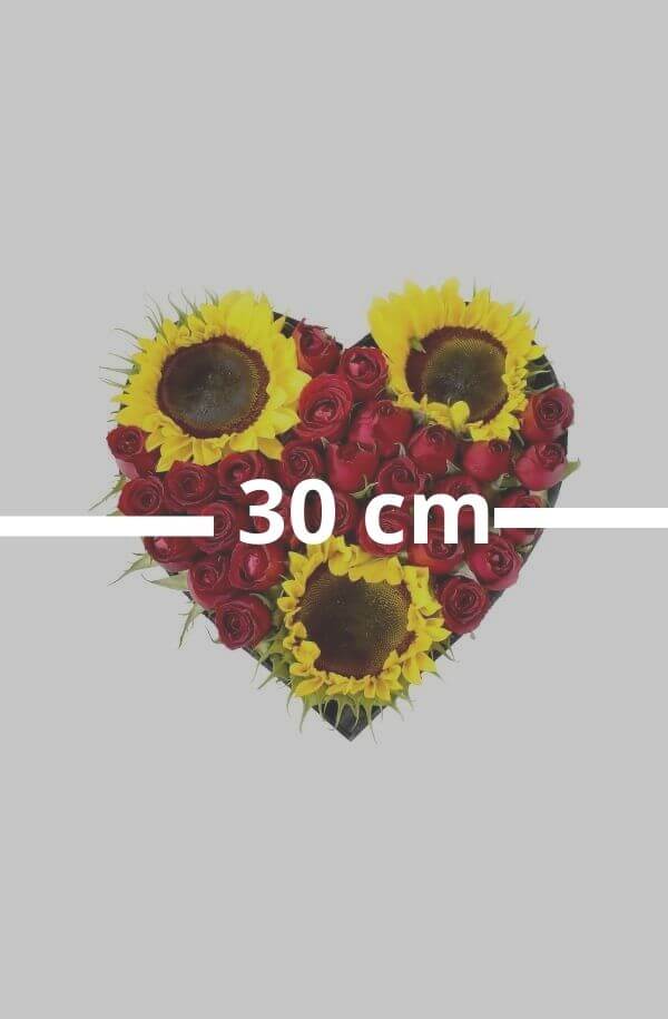 Arreglo Floral en forma de corazon Con Rosas Rojas y Girasol #color_Rojo