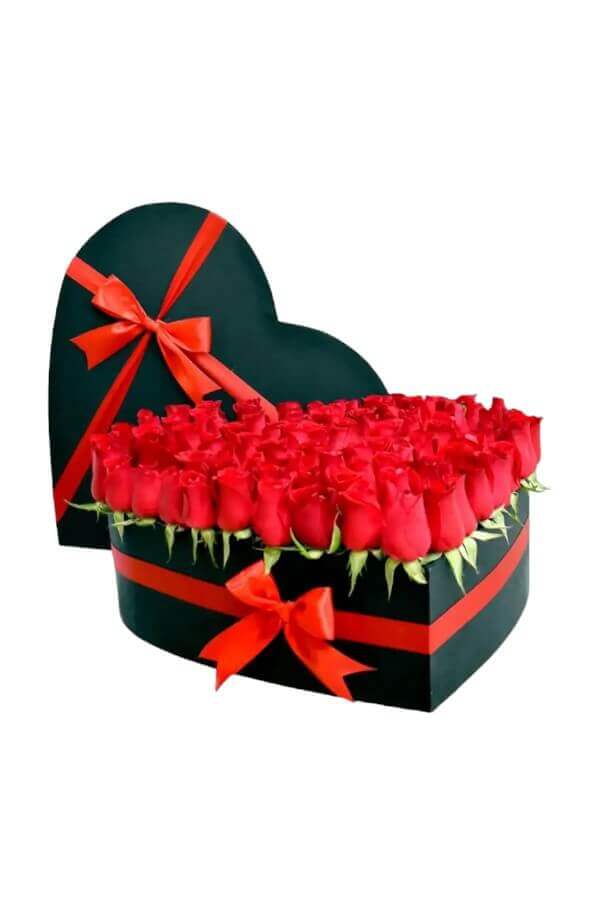 Arreglo floral en forma de corazon rosas rojas #color_Rojo
