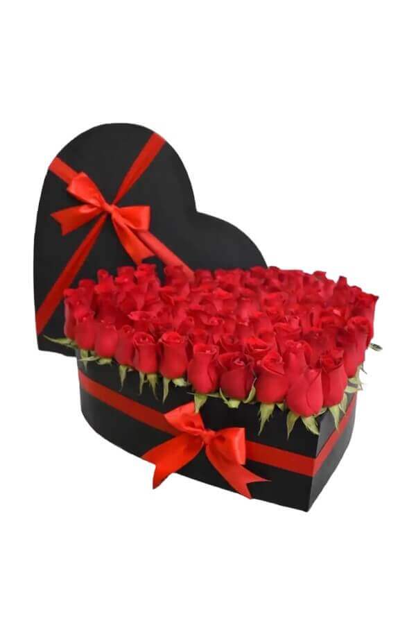 Arreglo floral en forma de corazon rosas rojas #color_Rojo