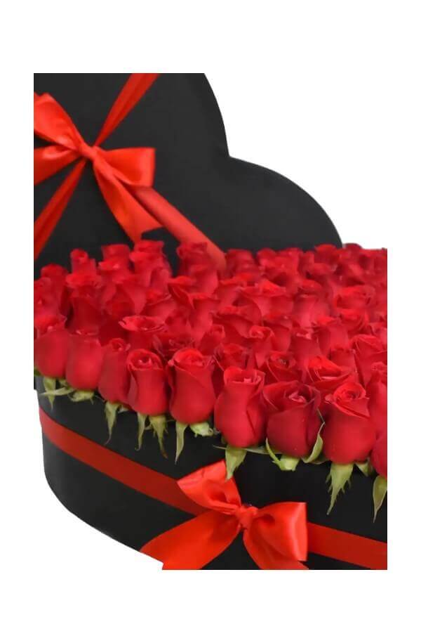 Arreglo floral en forma de corazon rosas rojas #color_Rojo