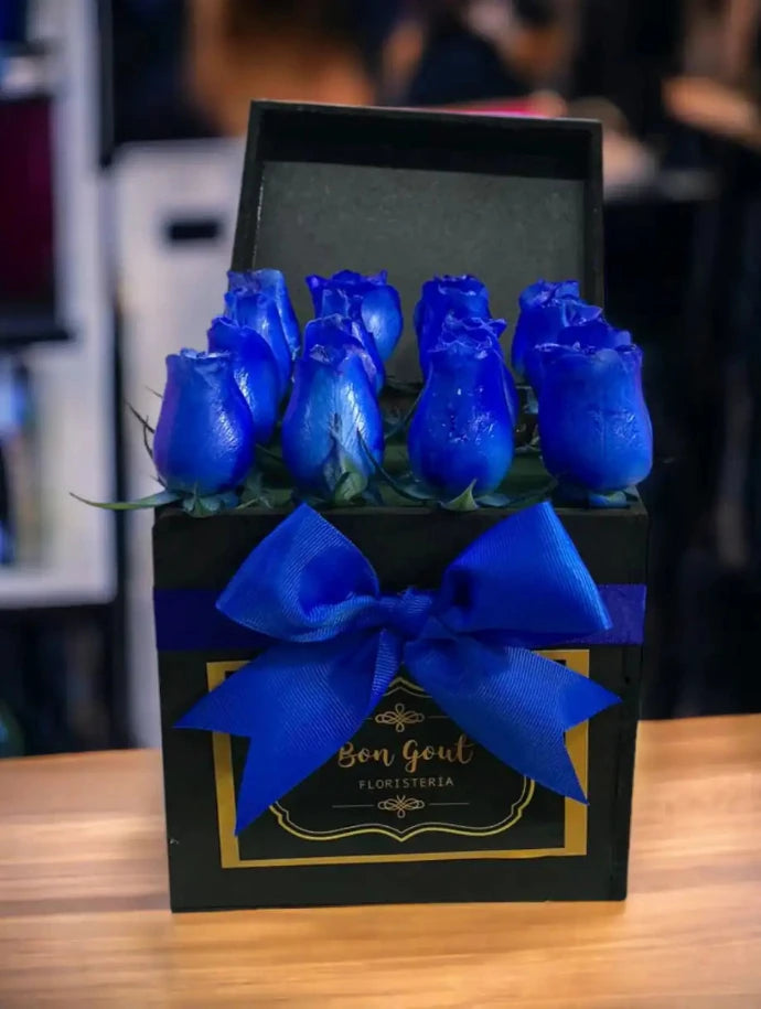 Cubo_con_16_rosas_azules_dia_del_novio_