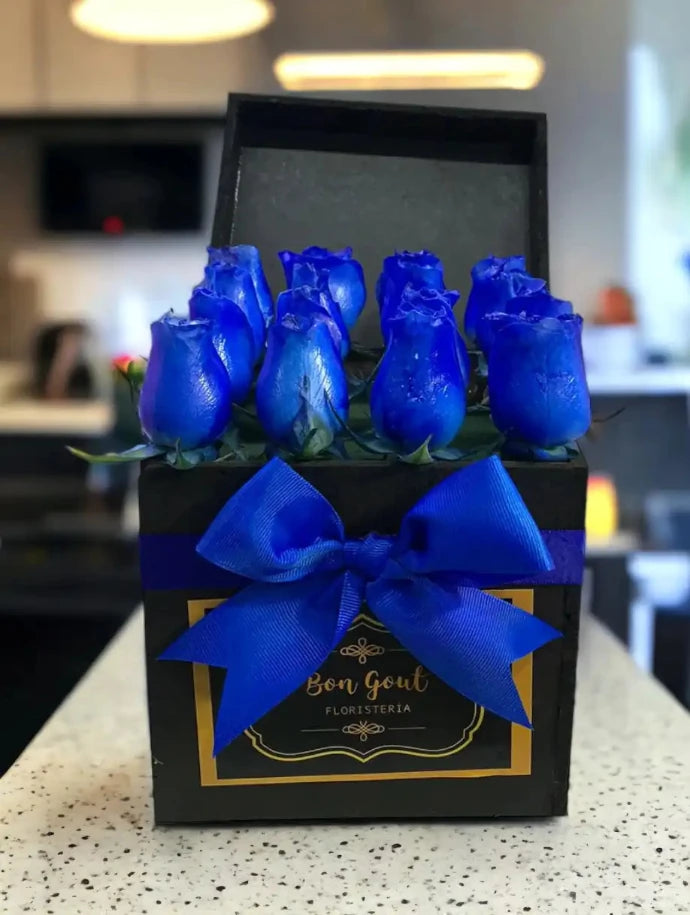 Cubo_con_16_rosas_azules_dia_del_novio_