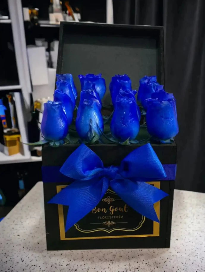 Cubo_con_16_rosas_azules_dia_del_novio_