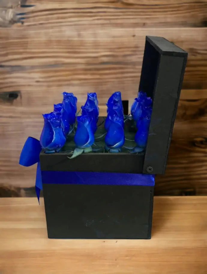 Cubo_con_16_rosas_azules_dia_del_novio_
