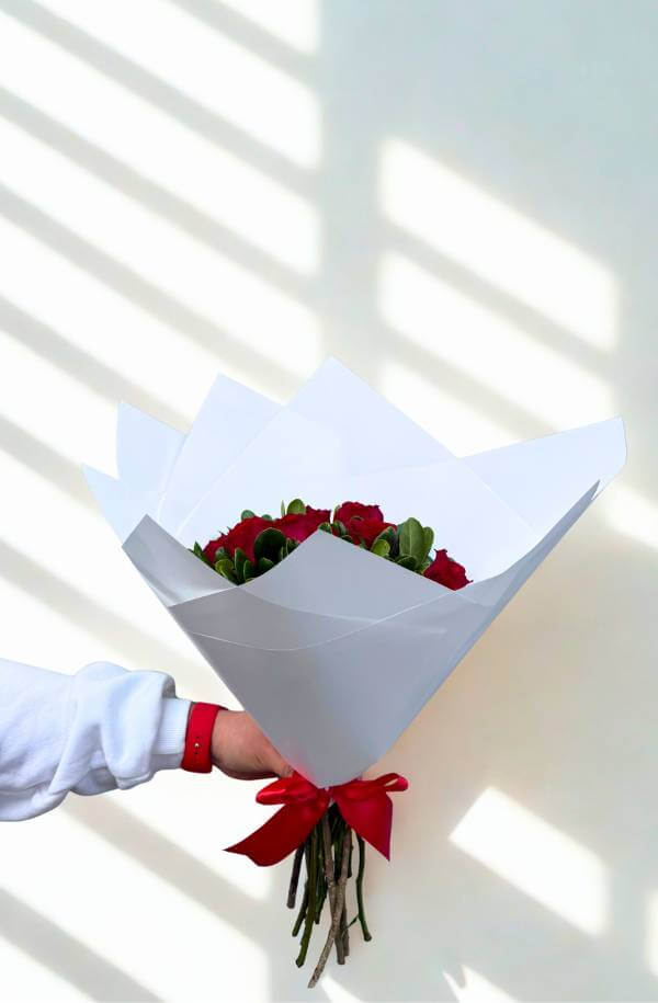 RamorosasRojasconpapelBlanco