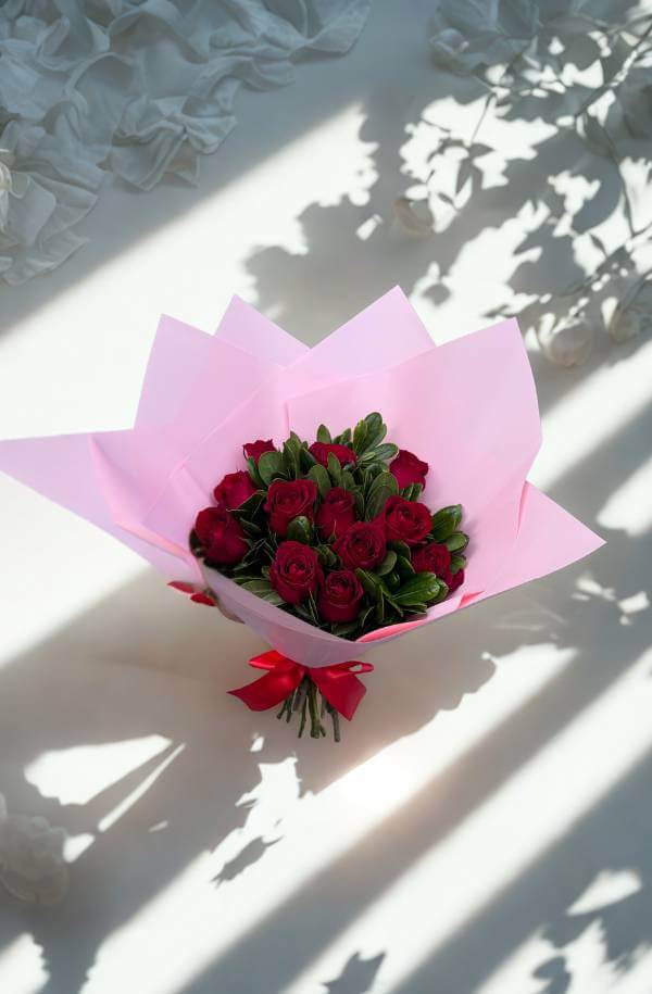 Ramo_rosas_Rojas_con_papel_rosa