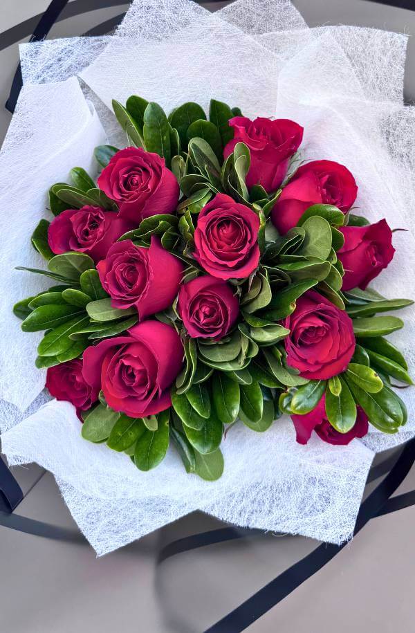 RamorosasRojasconpapelnegroyblanco