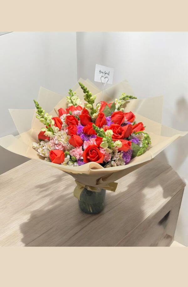 Ramo de Rosas Con Flor Variada