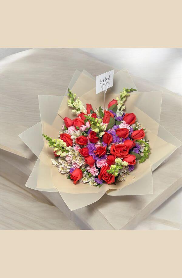 Ramo de Rosas Con Flor Variada