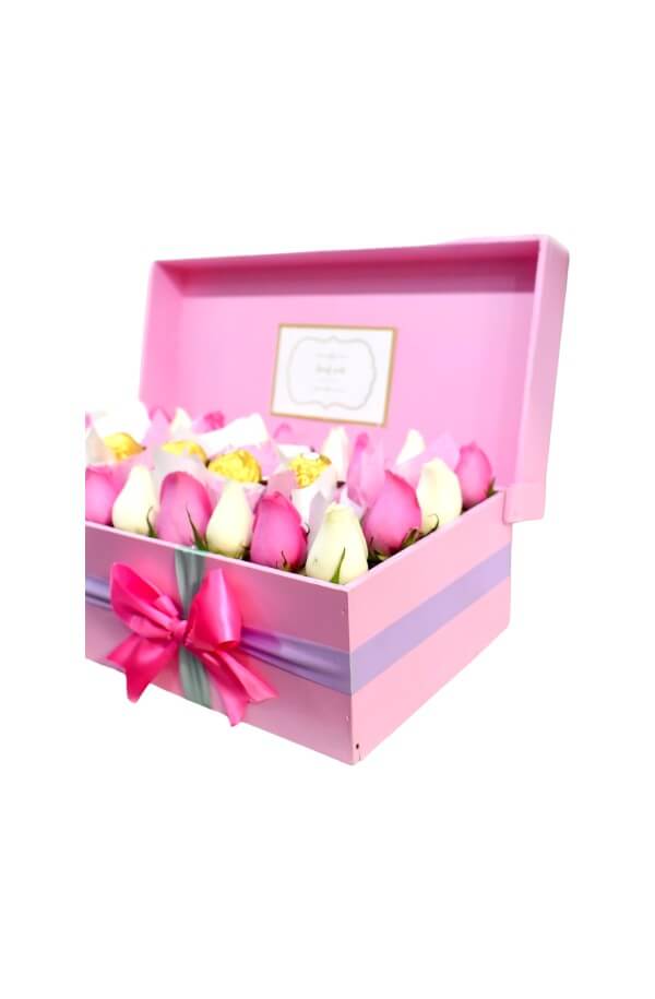 Arreglo Floral con Rosas Rosas y Blancas con Choclates Ferrero #color_Rosa/Blanco
