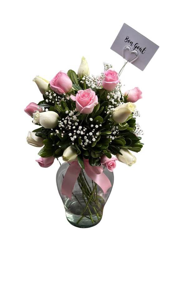 Florero cn rosas rosas  blancas
