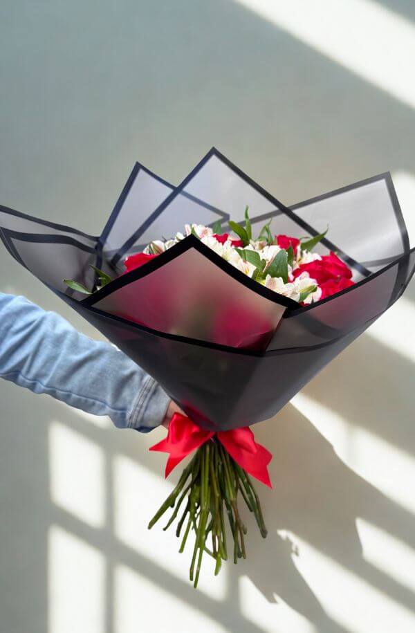 RamoRosasRojaspapelNegroastromelias