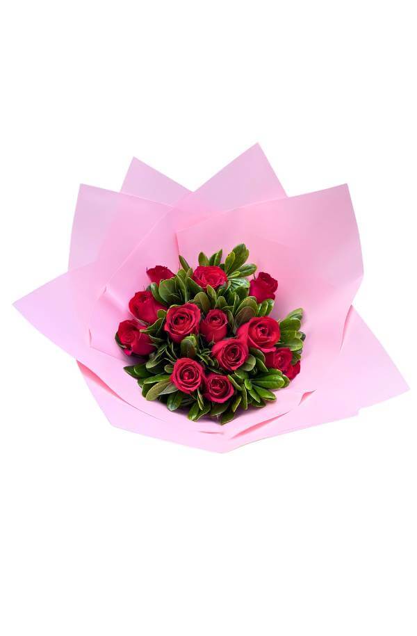 Ramo_rosas_Rojas_con_papel_rosa