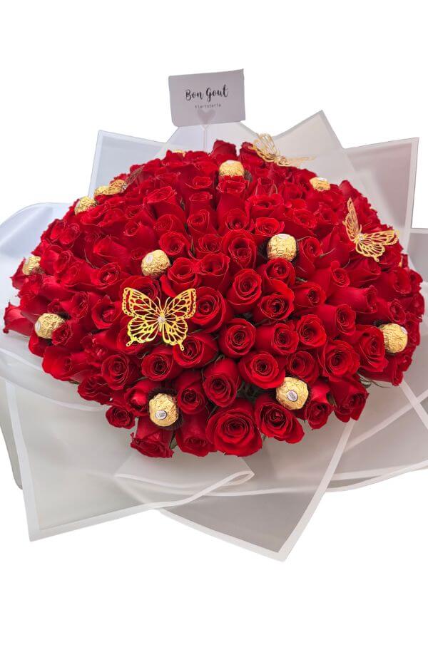 Ramo Buchón con 200 Rosas Rojas y 16 Chocolates Ferrero