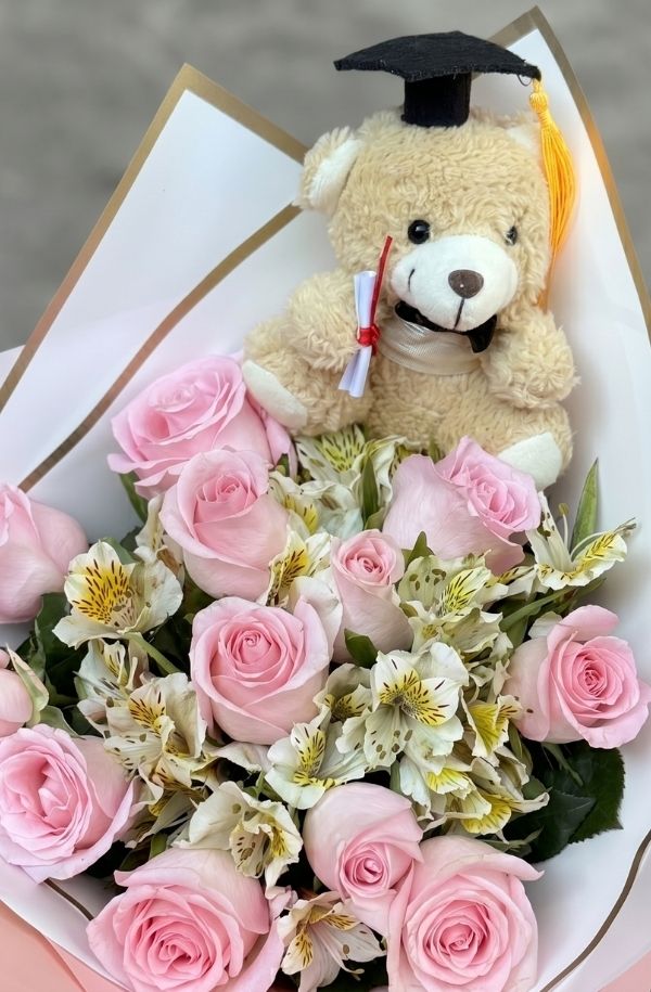 Ramo de Rosas y Astromelias Graducacion