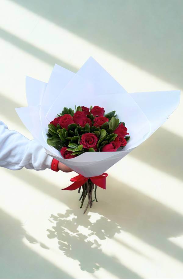 RamorosasRojasconpapelBlanco